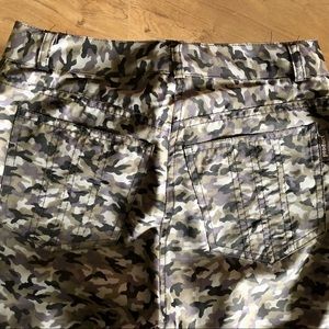 Product Camo Nylon Pant 3/4 Length